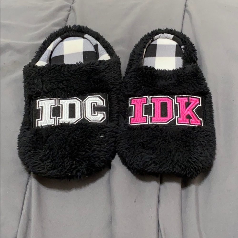 “IDK” “IDC” slippers